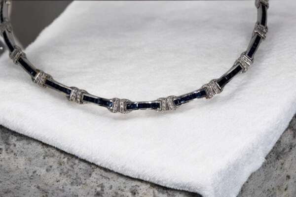 Collar de oro 18k con diamantes y zafiros, 50,77Gr. - Image 2