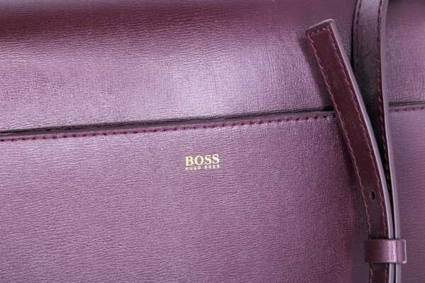 Hugo Boss Céline Modelo Classic Medium Roja - Image 5
